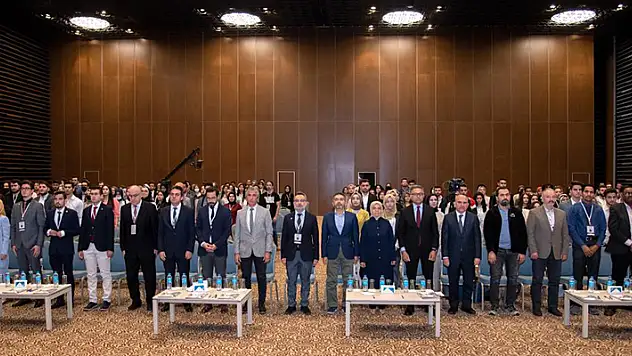SÜ öğrencileri, 'Uluslararası Tıp Öğrenci Kongresi' düzenledi

