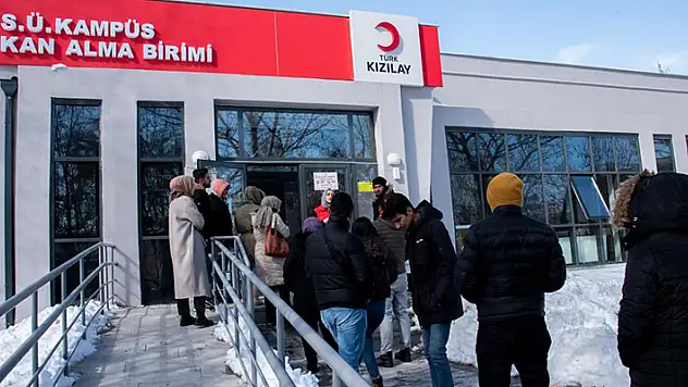 SÜ personeli ve öğrencilerinden kan bağışı kampanyasına destek
