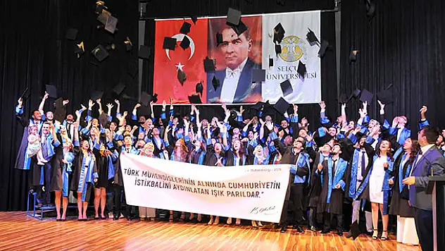 SÜ Teknoloji Fakültesi mezunlarını uğurladı