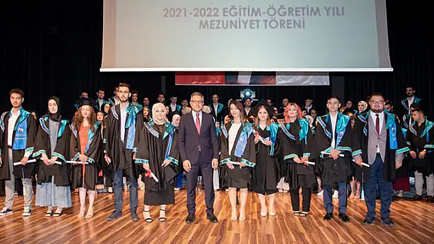SÜ Uluslararası İlişkiler Bölümünden 219 öğrenci mezun oldu
