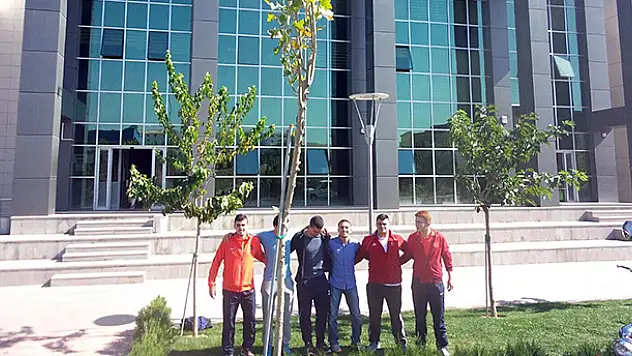 SÜ'ye 9 engelli milli sporcu kayıt yaptırdı