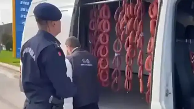 Sucukları 'tozlandığı' için yıkamışlar