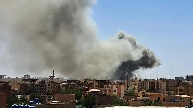 Sudan'da çatışmalardan ötürü yerinden olanların sayısı 950 bine yaklaştı
