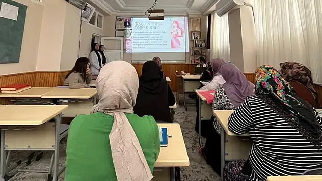 SÜ'de 'Erken Fark Et, Yaşama Sarıl' temalı farkındalık eğitimi düzenlendi