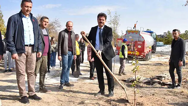 SÜ'de Milli Ağaçlandırma Günü'nde yüzlerce fidan dikildi
