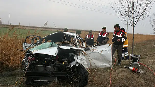 Sulama kanalına devrilen otomobilin sürücüsü öldü