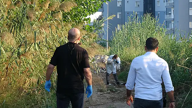 Sulama kanalında kıyafetleri üzerinde erkek cesedi bulundu