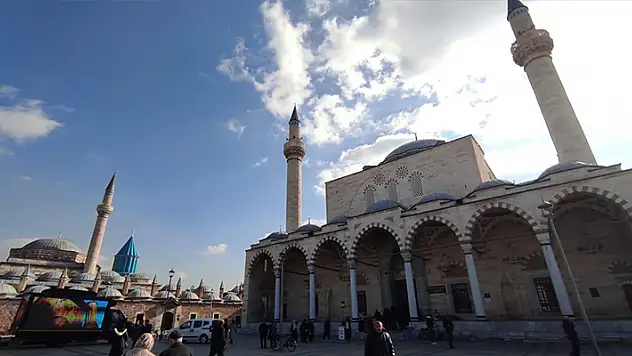 Sultan Selim Camiinde 40 dilde Kuran-ı Kerim