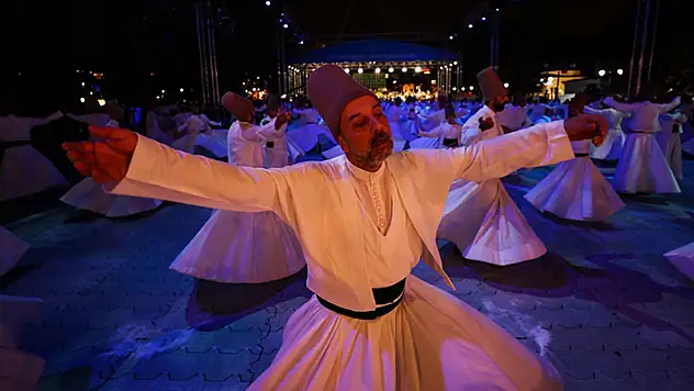Sultanahmet'te yaklaşık 750 semazen sema gösterisi sundu