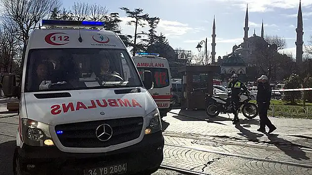 Sultanahmet'teki patlamada yaralılar hastaneye kaldırılıyor
