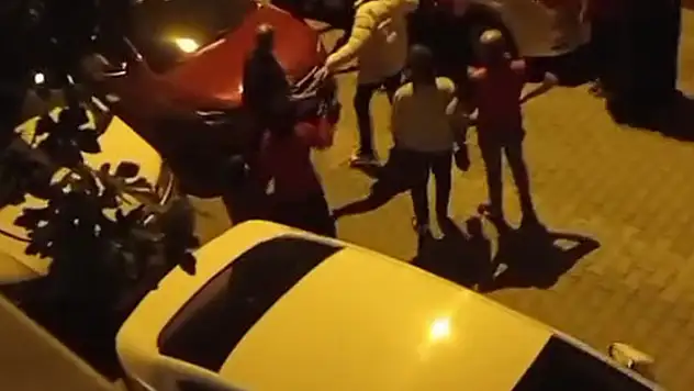 Sultangazi'de yol verme tartışmasında eşi ve çocuklarının gözü önünde darbedildi