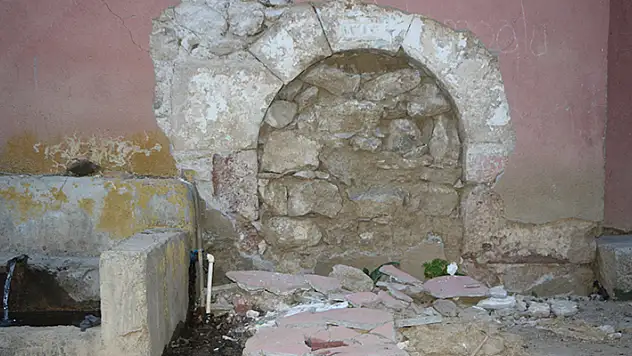 Sulusaray'da deprem sonrası Osmanlı dönemine ait çeşme ortaya çıktı

