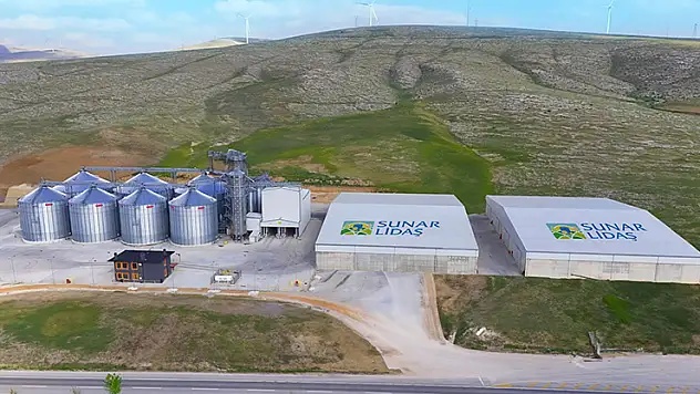 Sunar, 2025'in ilk arpa ve buğdayını deposuna aldı
