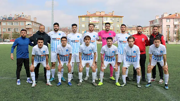 Süper Grup'ta liderler yerlerini korudu 