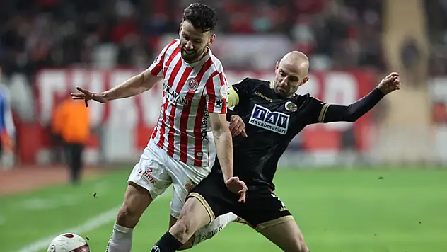 Süper Lig'de sezonun son haftasında Antalya derbisi heyecanı yaşanacak
