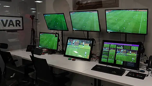 Süper Lig'de yabancı Video Yardımcı Hakemi (VAR) uygulaması başlayacak
