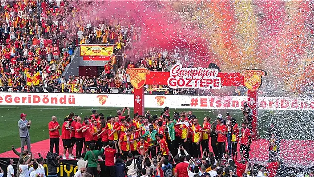 Süper Lig'e yükselen Göztepe, kupasını aldı
