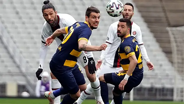 Süper Lig'den 4 takım düşecek 
