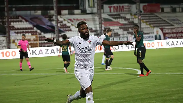 Süper Lig'in eski gol kralı Gabonlu futbolcu Boupendza, hayatını kaybetti