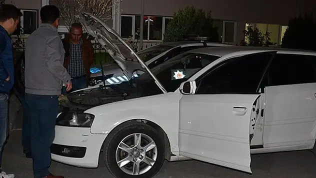Şüpheli olarak aranan otomobilde ruhsatsız tabanca ele geçirildi