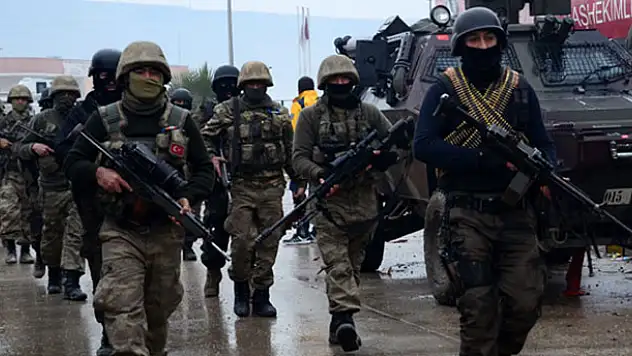 Sur'da 50'ye yakın terörist kıstırıldı