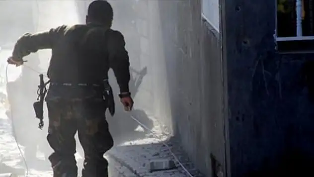 Sur'da art arda saldırı: 11 asker yaralı