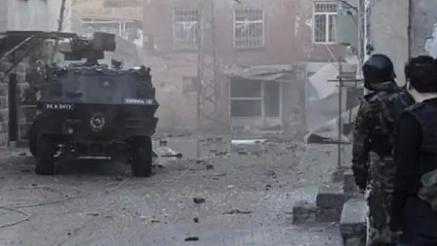 Sur'da büyük patlama! : 7 güvenlik görevlisi yaralı