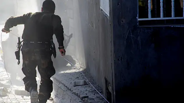 Sur'da patlama: 3 asker, 1 vatandaş yaralandı
