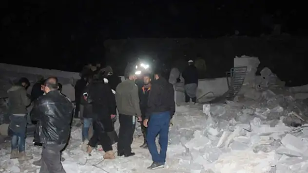 Suriye'de camiye hava saldırısı: 63 ölü