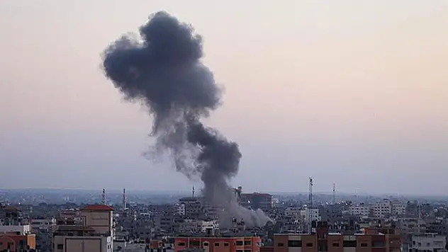 Suriye'de cuma namazı sonrası hava saldırısı: 6 ölü 25 yaralı