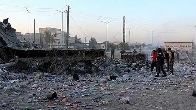 Suriye'de pazar yerine varil bombalı saldırı