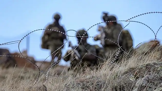 Suriye'de terör örgütünden kaçan terörist Şanlıurfa'da teslim oldu
