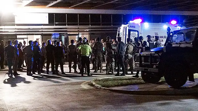 Suriye'de TSK üssüne saldırı: 5 özel harekat polisi ile 3 asker yaralandı