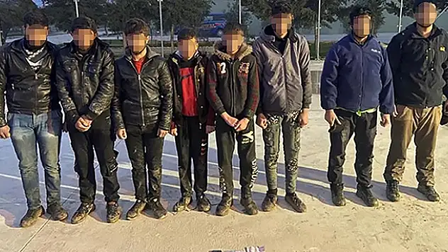 Suriye'den Türkiye'ye yasa dışı yollardan girmeye çalışan 16 kişi yakalandı