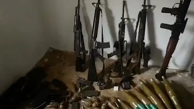 Suriye'nin kuzeyinde teröristlere ait çok sayıda silah ve mühimmat ele geçirildi
