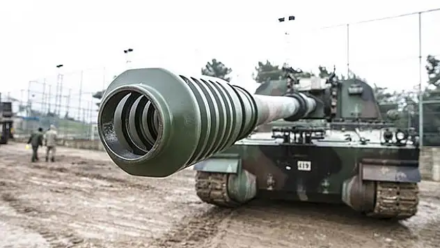 Suriye sınırına tank ve Fırtına obüsü takviyesi