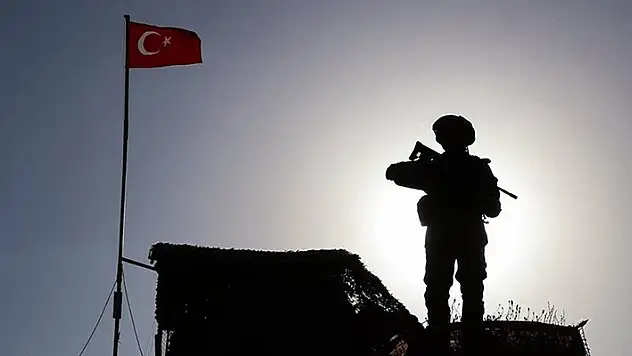 Suriye sınırından yasa dışı yollarla Türkiye'ye geçmek isteyen 6 kişi yakalandı
