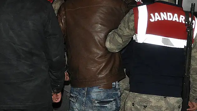 Suriye sınırından yasa dışı yollarla Türkiye'ye geçmek isteyen 2 kişi yakalandı
