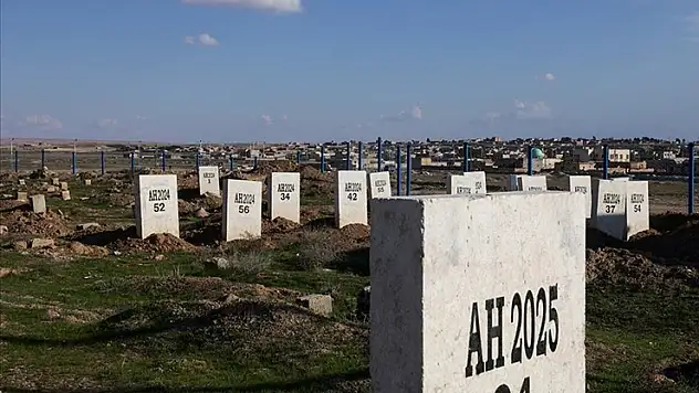 Suriye'deki Hol Kampı'nda ölen yaklaşık 1000 kişinin cenazeleri kimlik tespitini bekliyor