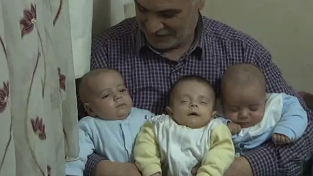 Suriyeli aile üçüzlerine Cumhurbaşkanı Erdoğan'ın ismini verdi