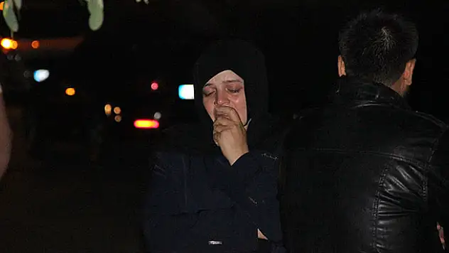 Suriyeli anne trafik kazasında ölen oğlunun başından ayrılmadı