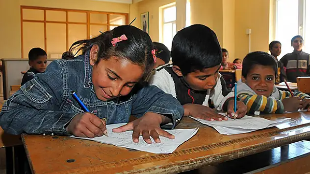 Suriyeli çocuklar için öğrenim merkezi açıldı