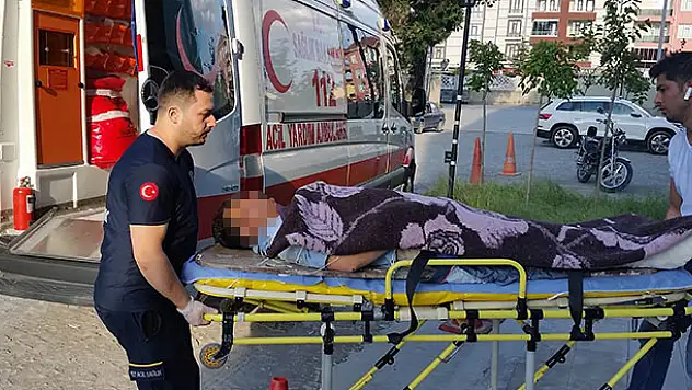 Suriyeli işçi tamir yaptığı çatıdan düşerek yaralandı