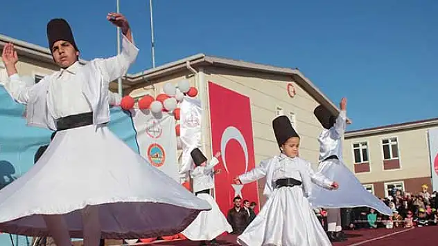 Suriyeli öğrencilerin karne heyecanı