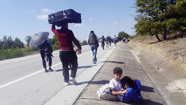Suriyeliler Edirne'ye otobandan yürüyor