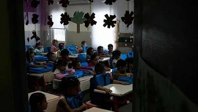 Suriyeliler için 2 bin 78 eğitim personeli alınacak