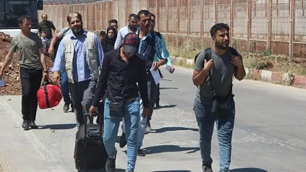 Suriyeliler Türkiye'ye dönmeye başladı
