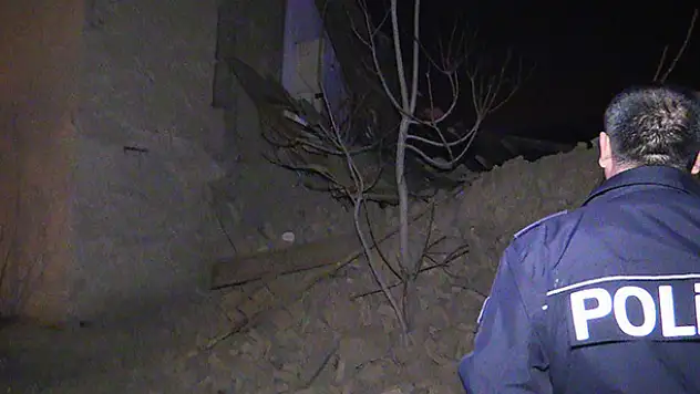 Suriyelilerin yaşadığı kerpiç ev kısmen çöktü