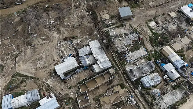 Suriye'nin İdlib ilinde şiddetli yağışlar 15 kampı vurdu, 300 çadır kullanılamaz hale geldi