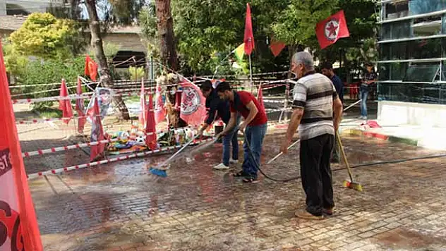 Suruç'taki patlama alanında kan izleri temizlendi